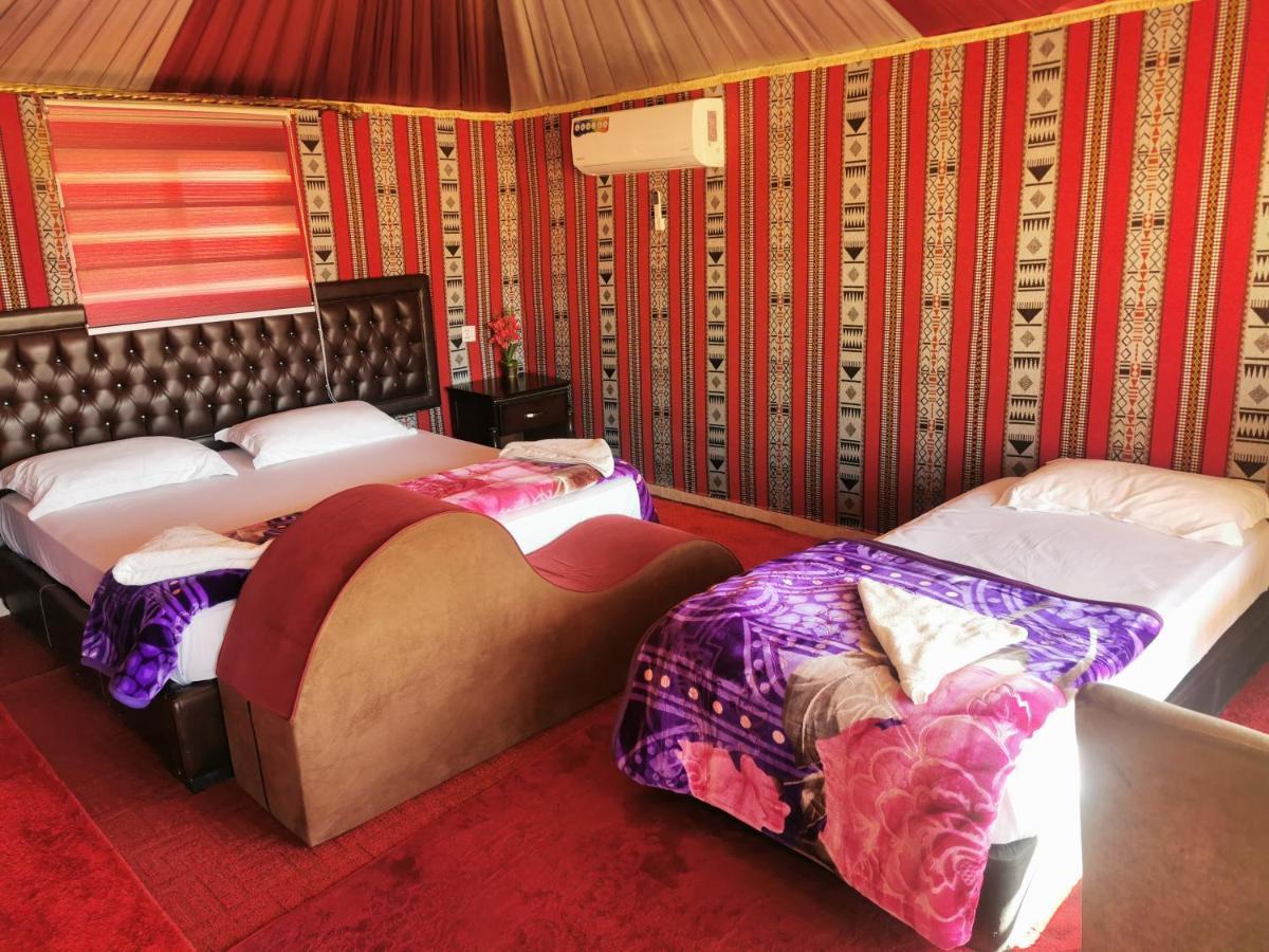Rum Titanic Camp Wadi Rum Exteriör bild