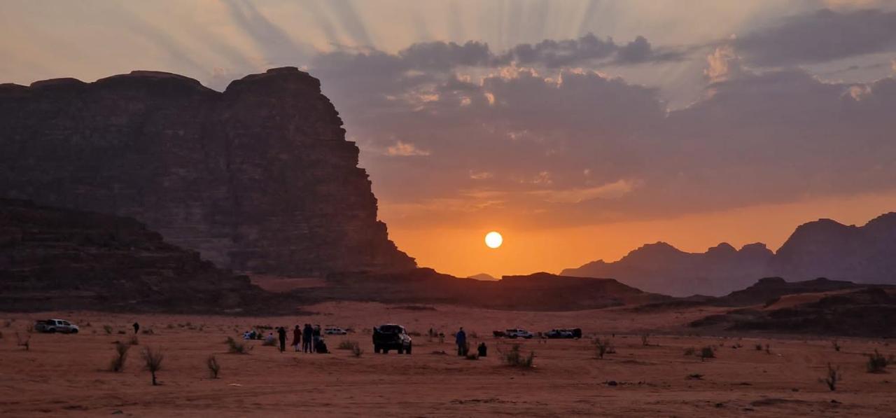 Rum Titanic Camp Wadi Rum Exteriör bild