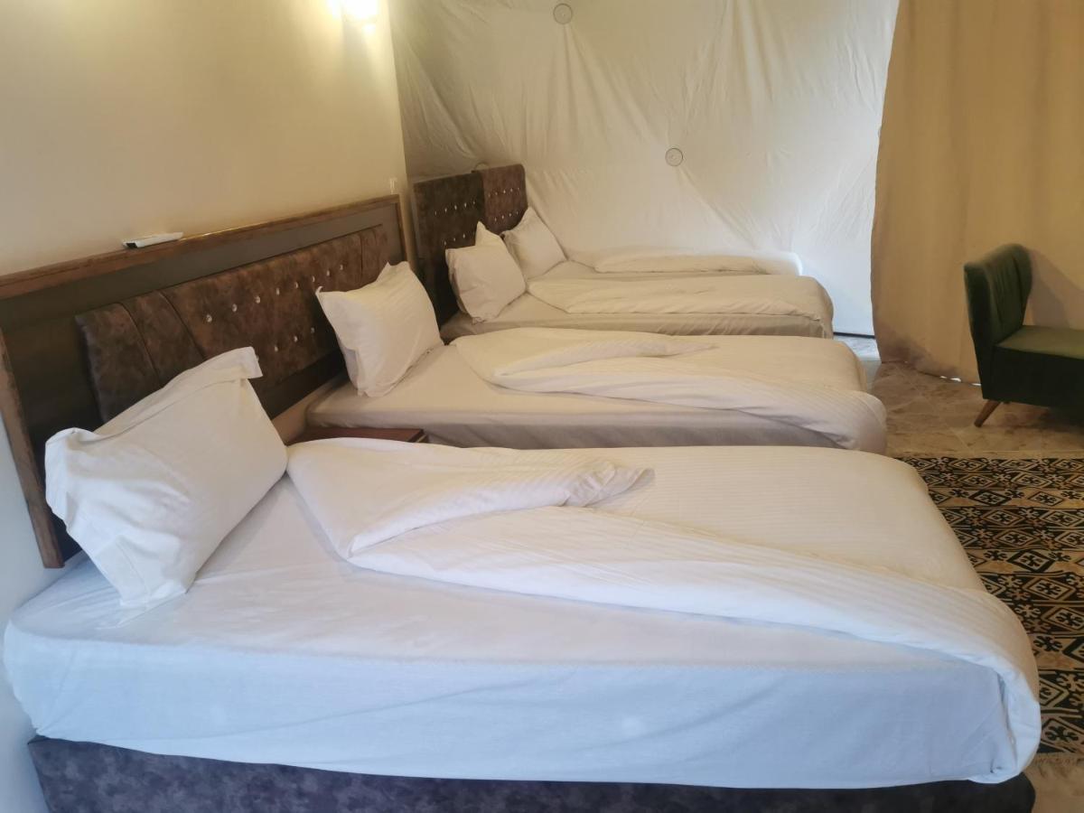 Rum Titanic Camp Wadi Rum Exteriör bild