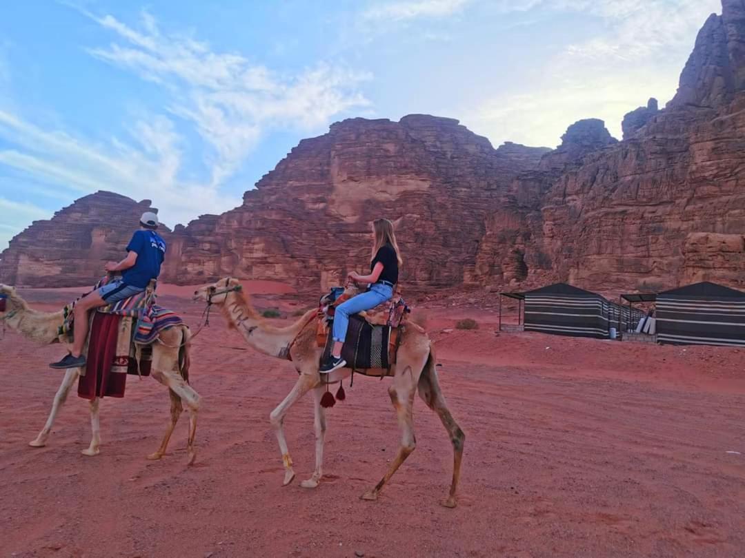 Rum Titanic Camp Wadi Rum Exteriör bild