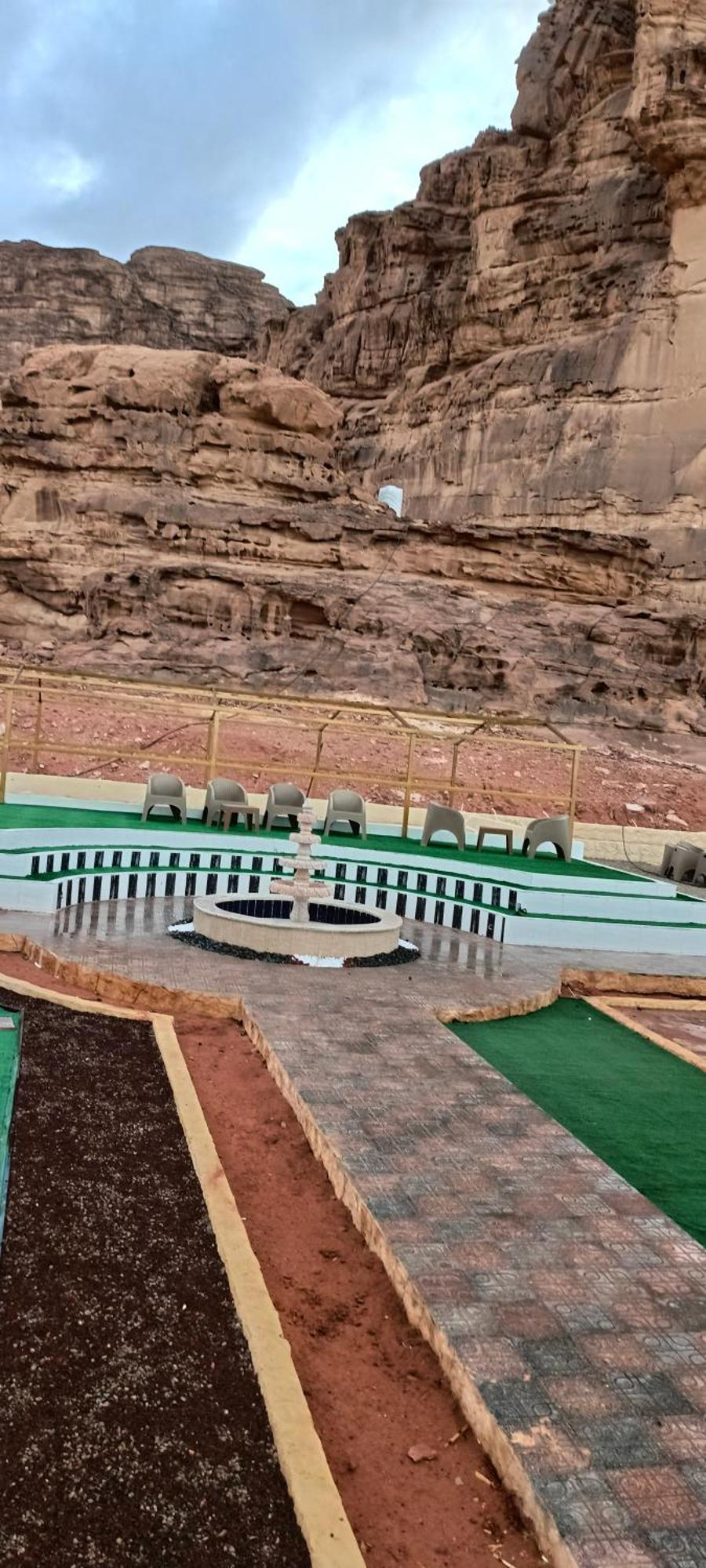 Rum Titanic Camp Wadi Rum Exteriör bild